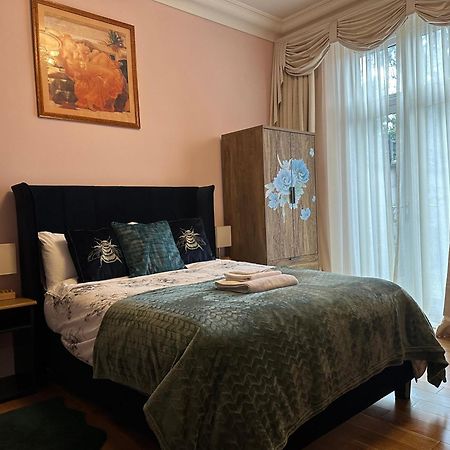 Отель Rosie Cosy House Cricklewood Лондон Экстерьер фото