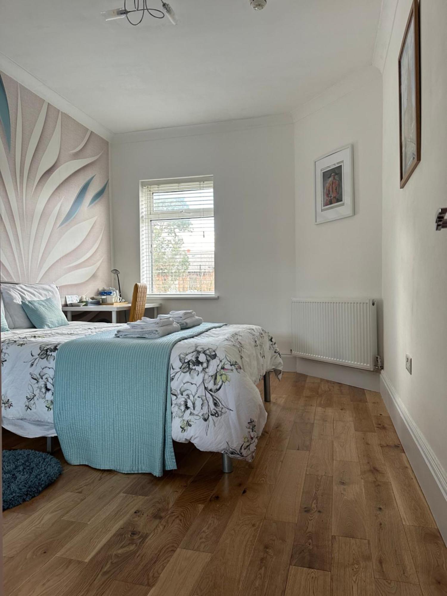 Отель Rosie Cosy House Cricklewood Лондон Экстерьер фото