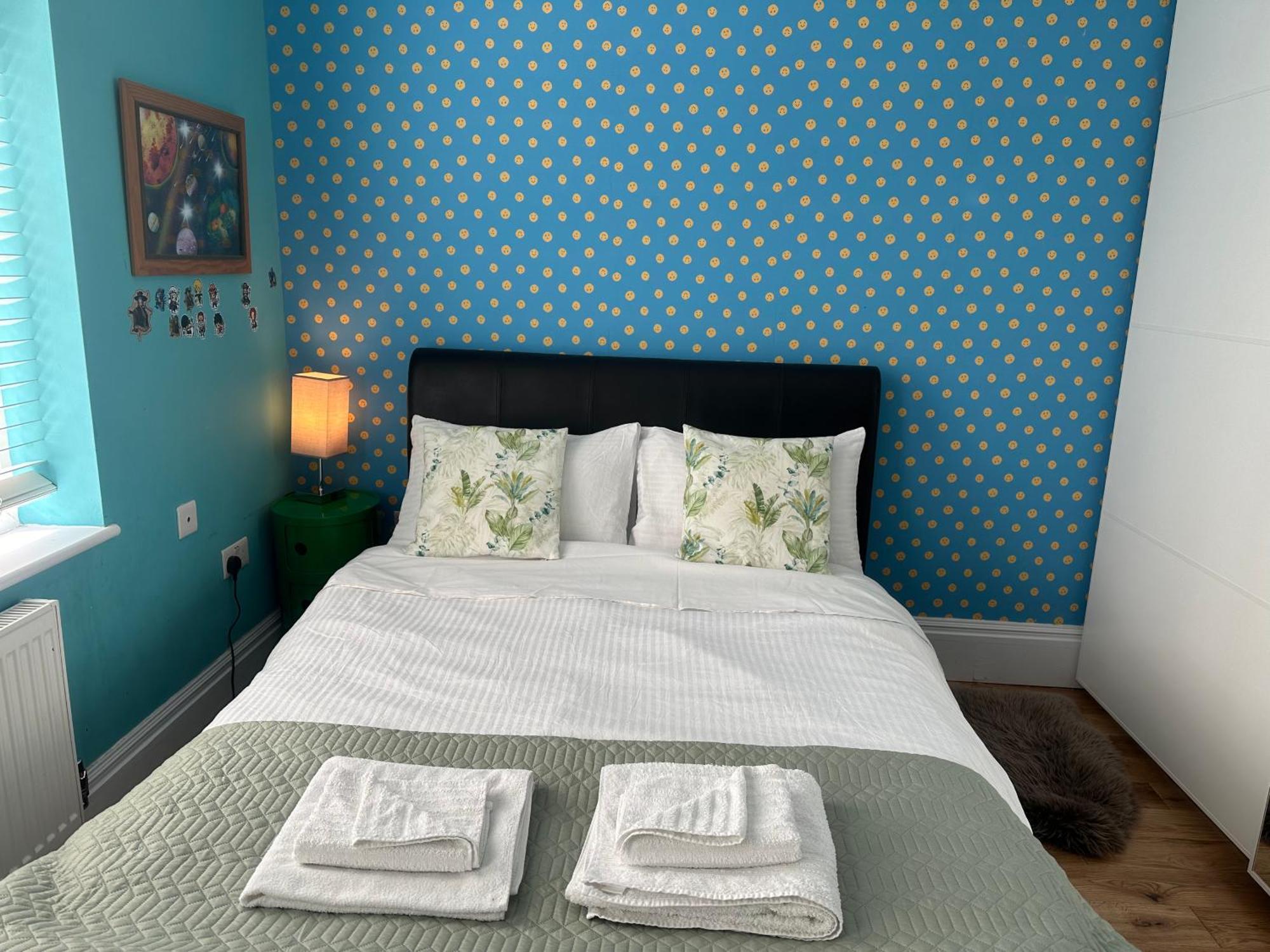 Отель Rosie Cosy House Cricklewood Лондон Экстерьер фото